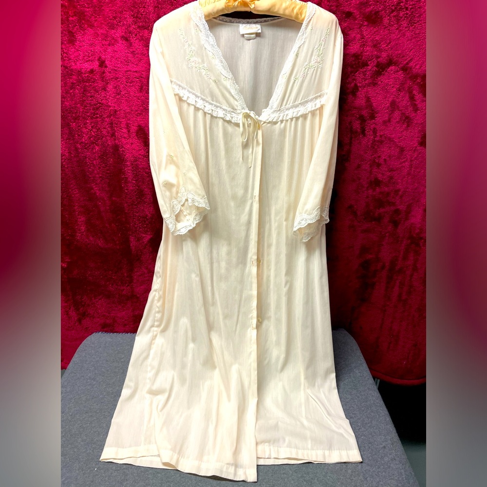 Long sleeve lightweight gown